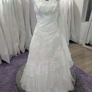 Bonny Bridal Ruffled A-line Wedding Dress Size 6